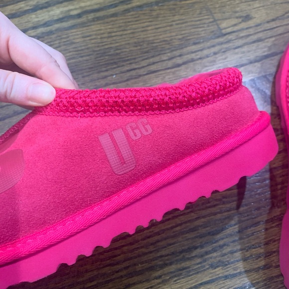 New Ugg Tasman II Scatter Graphic Slipper Shoe Red Kids US Size 4 - Picture 9 of 11